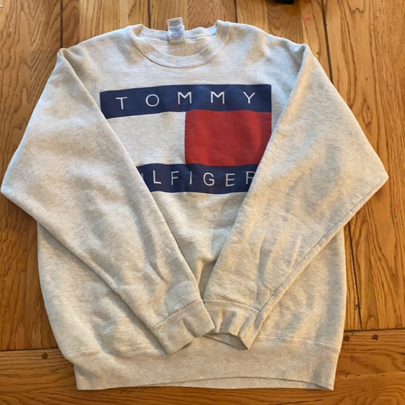 Tommy Hilfiger Tops - Tommy Hilfiger printed baggy sweatshirt